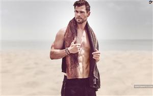 Hunky Chris Hemsworth flaunts his chiseled body